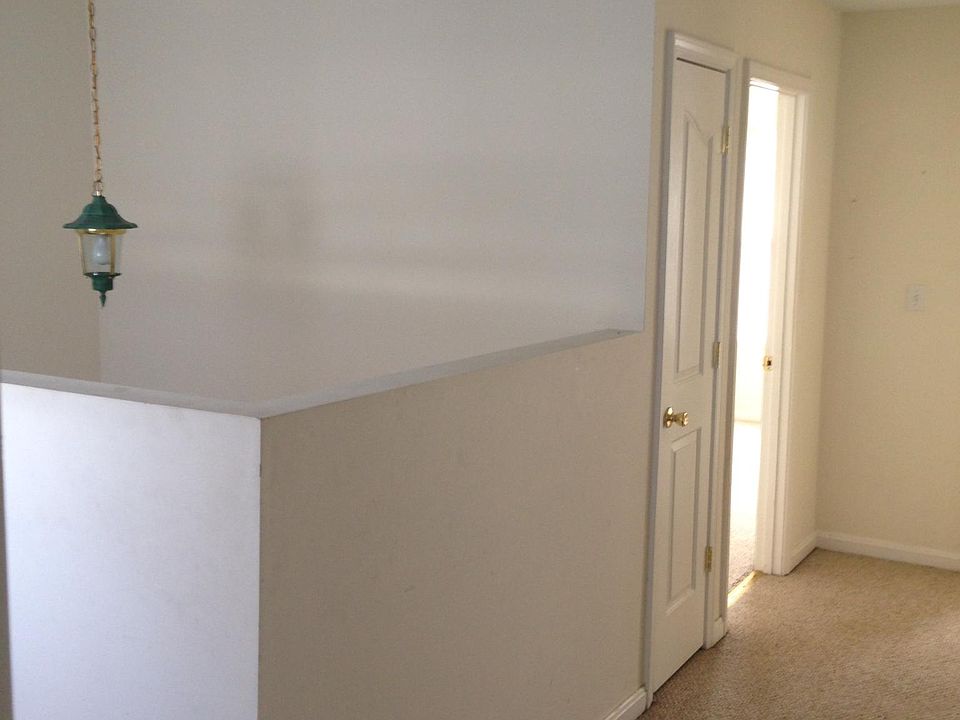 2nd image of 121 Karen Ct