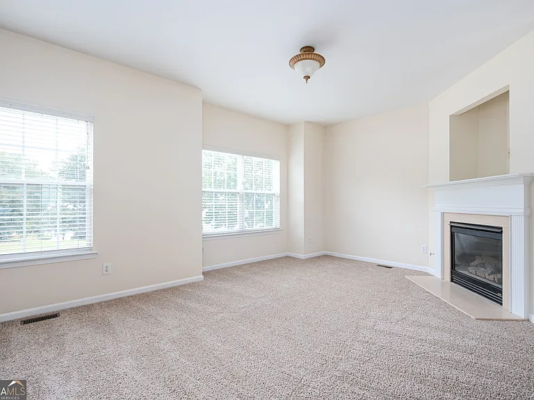 2213 Leicester Way SE — Photo 11