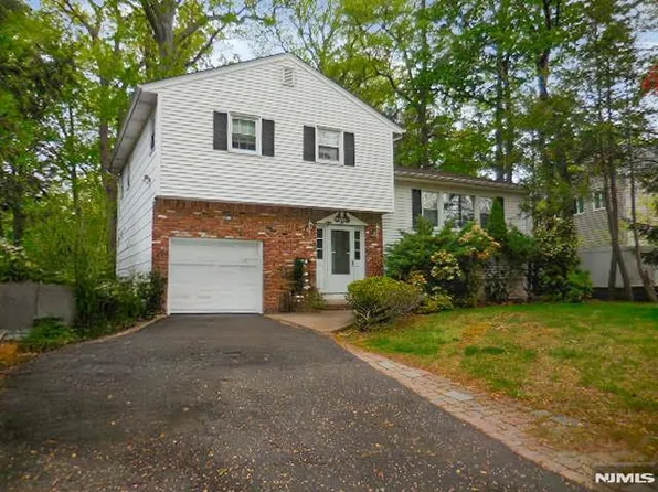 47 3rd St, Harrington Park, NJ 07640
