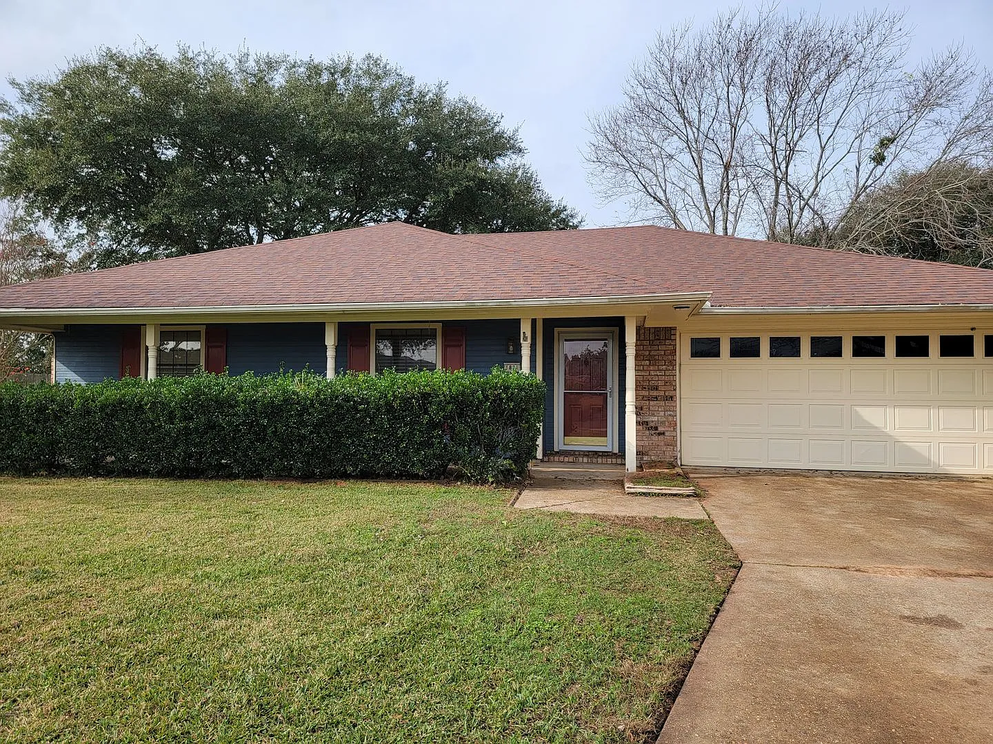 South Bossier 3 Bedroom 2 Bathroom 300 Off 1st Month Special — Photo 2