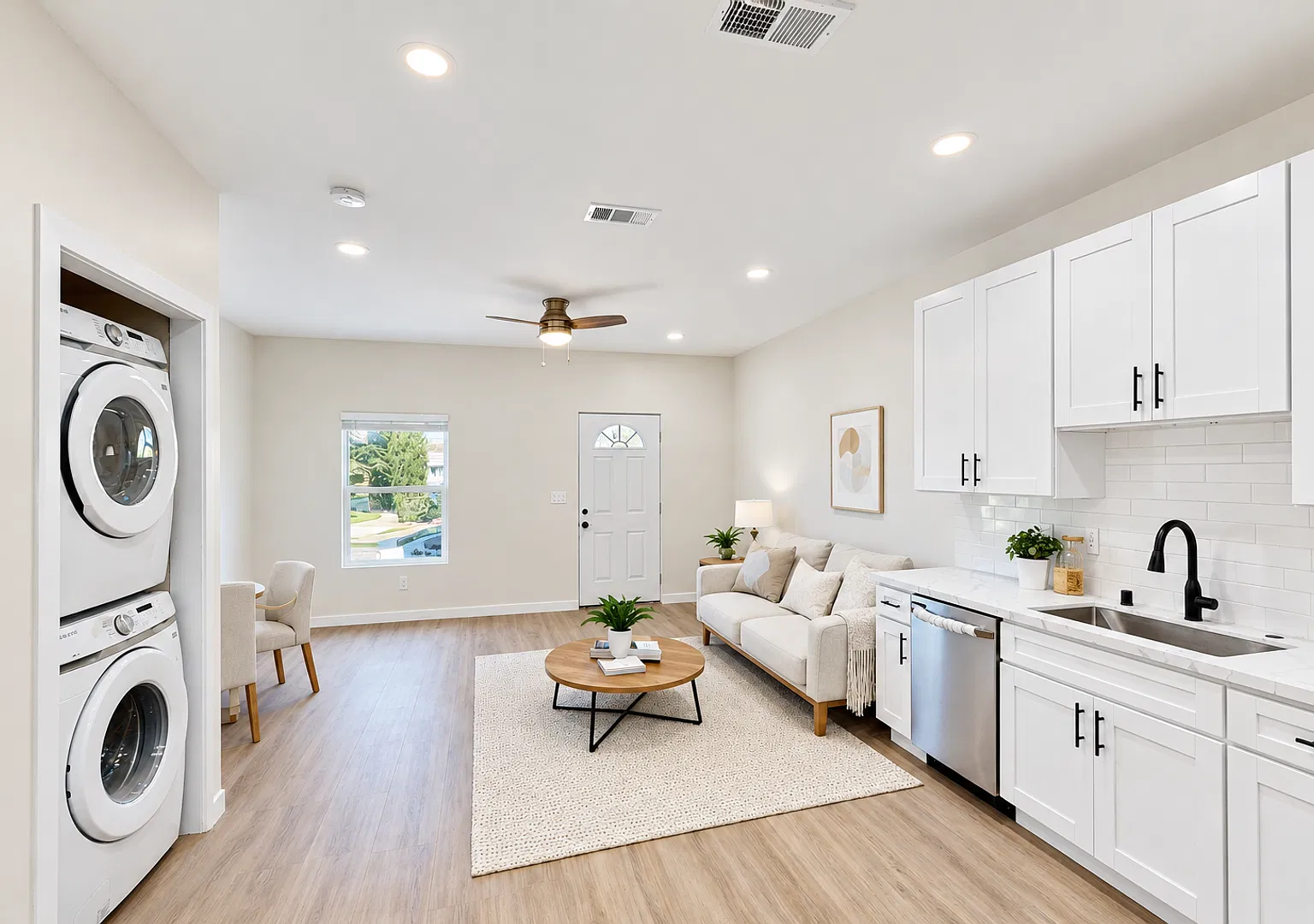 Cozy 4BD/2BA House on Gary with Beautiful Yard — Photo 4