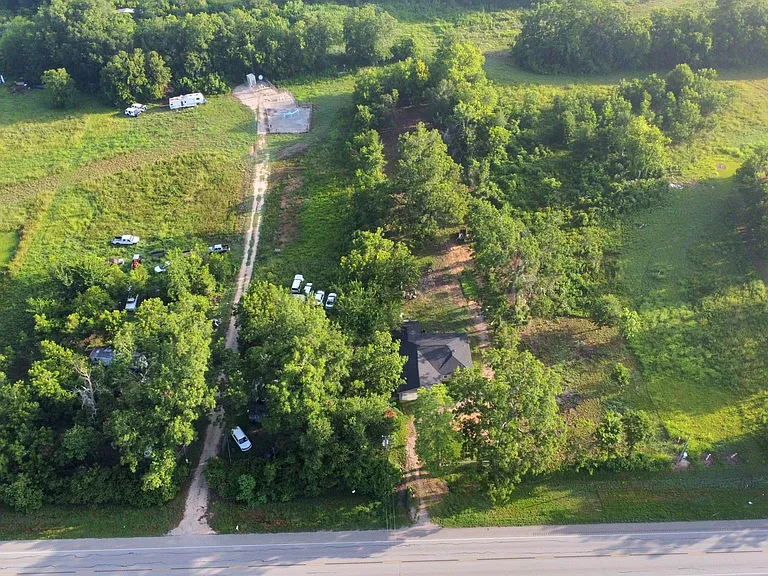 2826 W FM 1462 — Photo 8