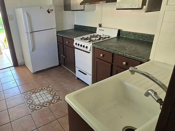 3rd image of 1488 E Thacker St #1