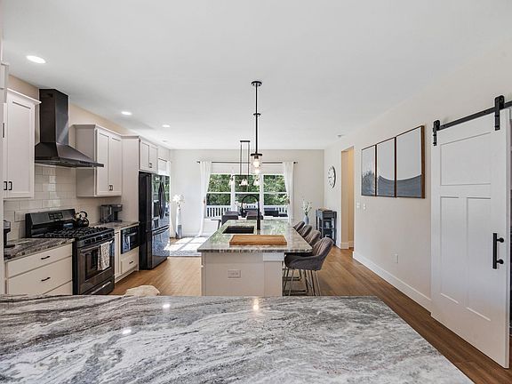 5th image of 278 Rivers Edge Dr.