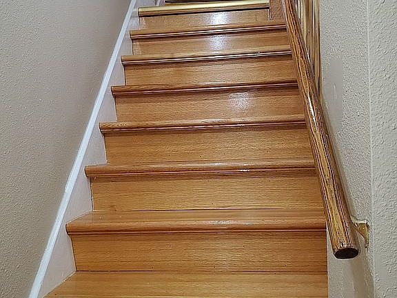nice wide stair case
