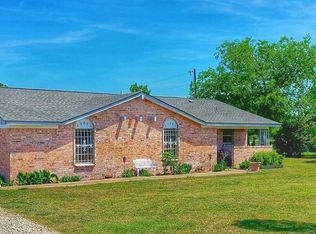 206 Twin Lakes Dr, Waxahachie, TX 75165