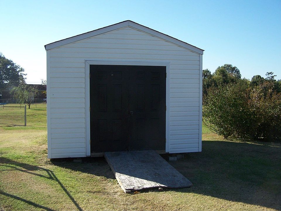 2nd image of 708 Springfield Dr