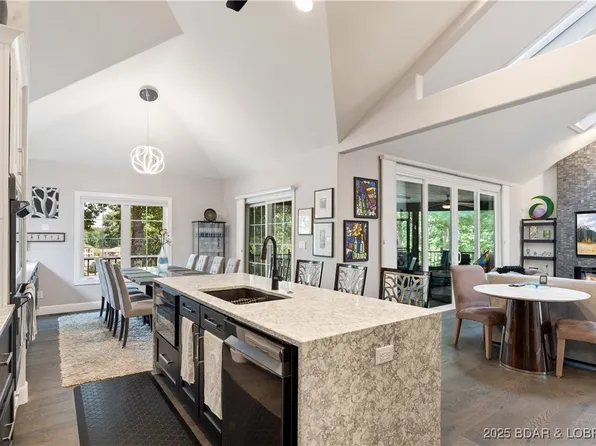 407 Greystone Ln, Sunrise Beach, MO 65079