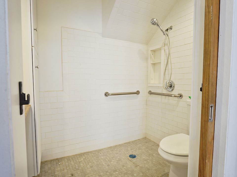 1st image of 82 Hawthorne St