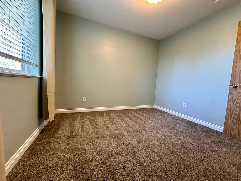 760 Hunt Cir — Photo 23