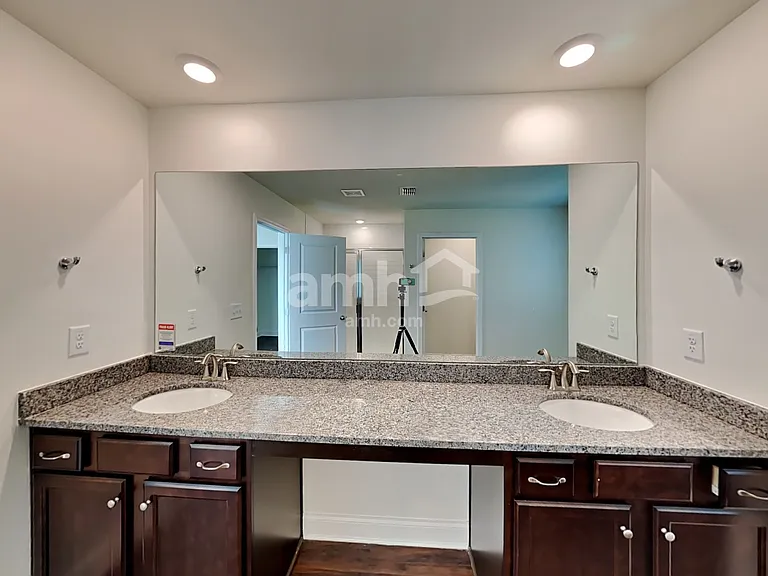 545 Summit View Ln — Photo 11