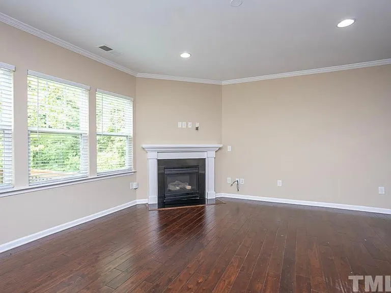 214 Kylemore Cir — Photo 4