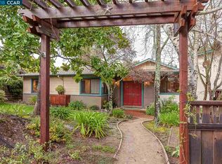 28 La Cresta Rd, Orinda, CA 94563