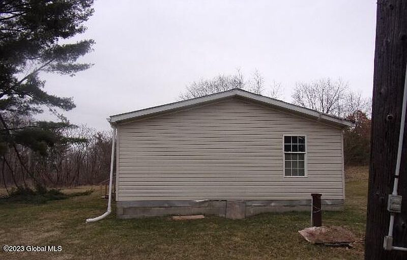 4th image of 90 Spicer Road