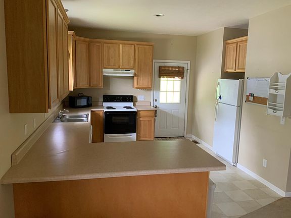4th image of 5103 S Rogers St #1