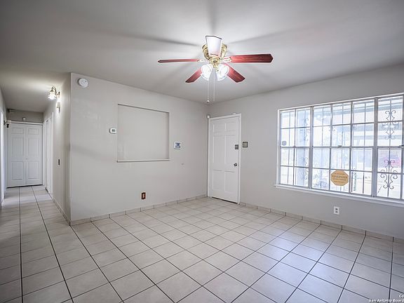 3rd image of 111 Meadow Trail Dr