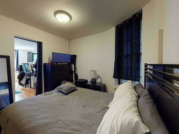 5th image of 7 W 103rd St APT 2D