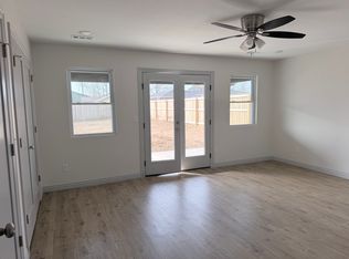 930 S 14th St, Rogers, AR 72758