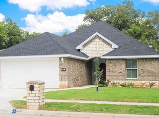 2816 Canberra Ct, Fort Worth, TX 76105