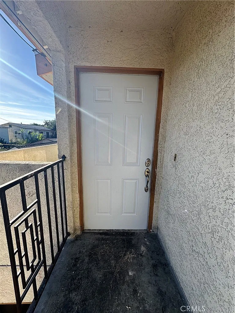 9 bed, 3595 sqft, $3,000 — Photo 1