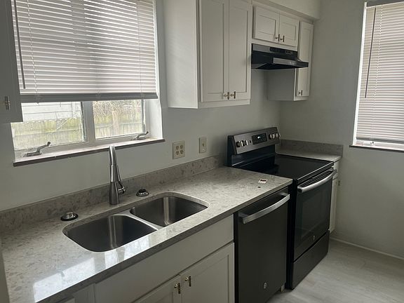 3rd image of 6741 Doon Ave