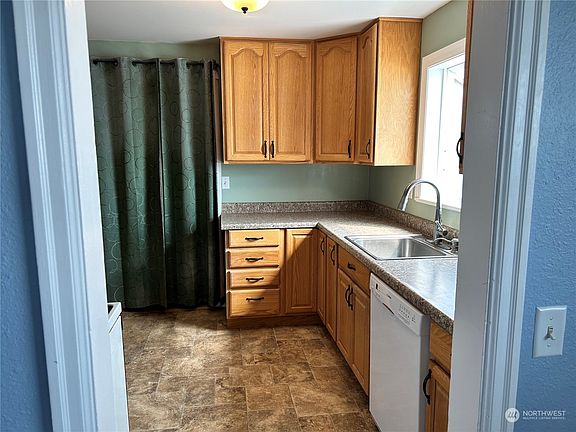 3rd image of 141 G ST NE