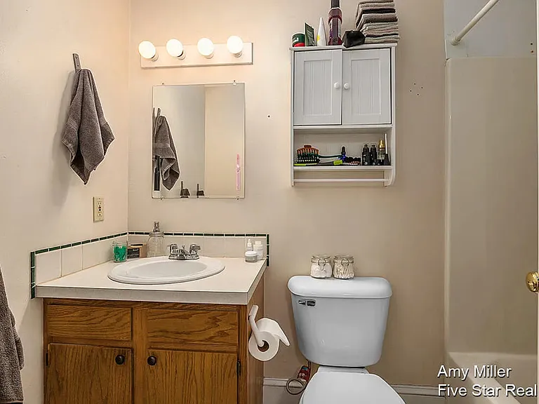300 Hollister Ave SE — Photo 9