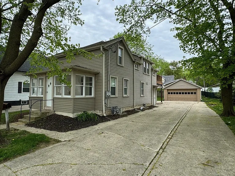 490 & 492 McHenry St — Photo 1