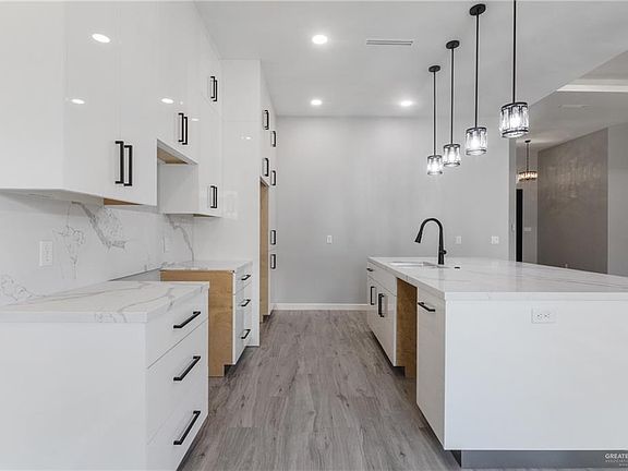5th image of 502 Pearl St