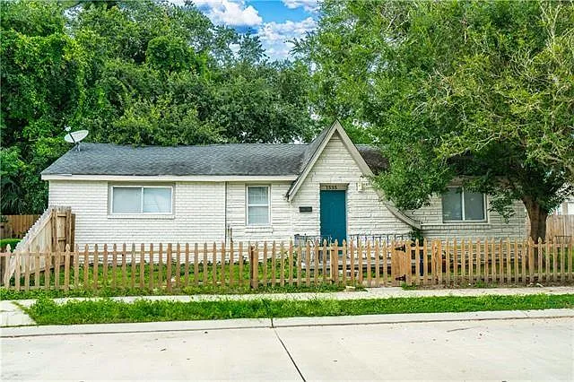 1535 Harrison Ave — Photo 1