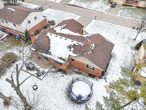 4th image of 41837 Rayburn Dr