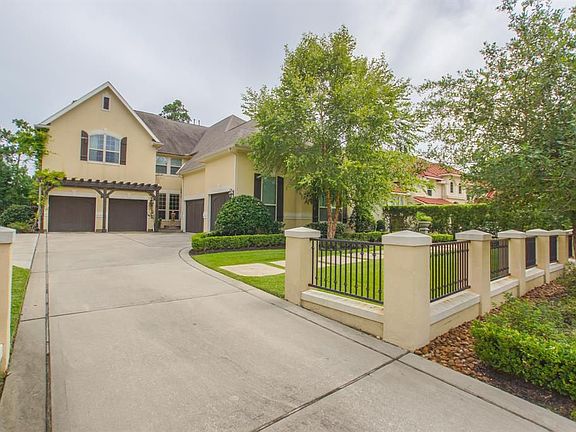 3rd image of 107 E Black Knight Dr