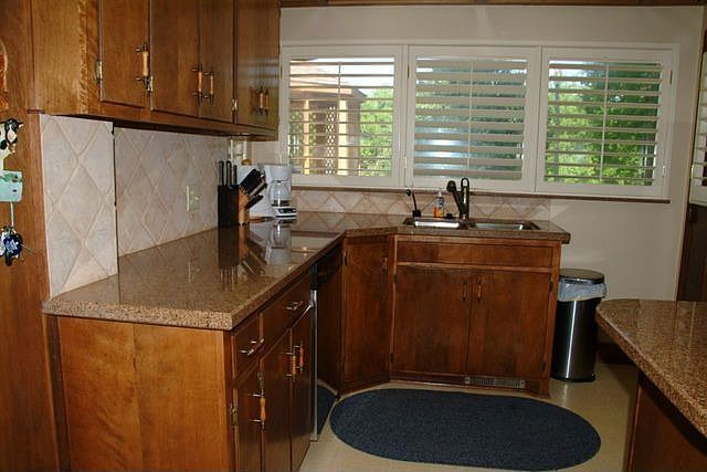 2nd image of 211 W Seward Rd