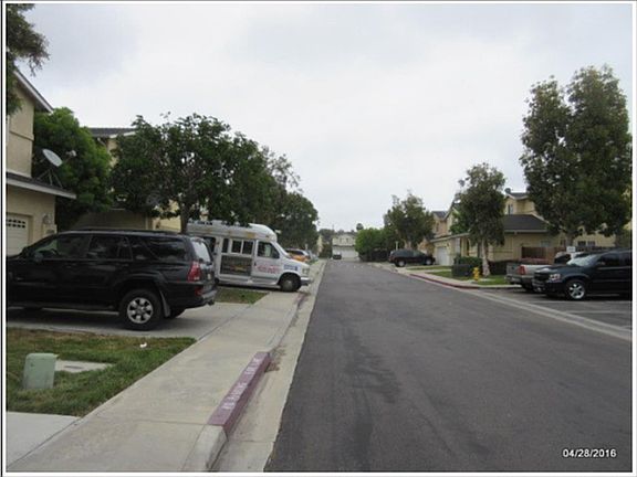 Exterior Neighborhood (street photo)