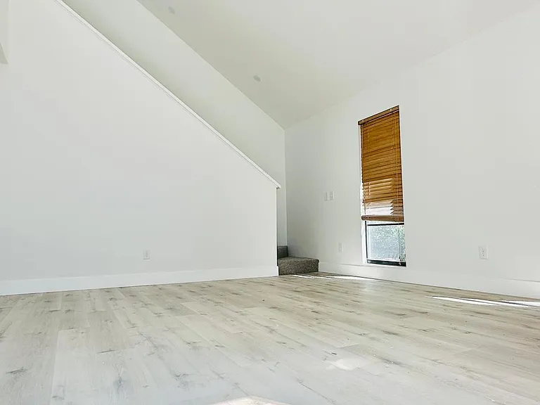 3103 W Knights Ave — Photo 10