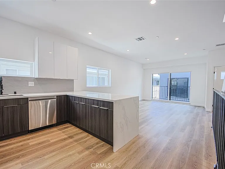 5235 Satsuma Ave — Photo 14