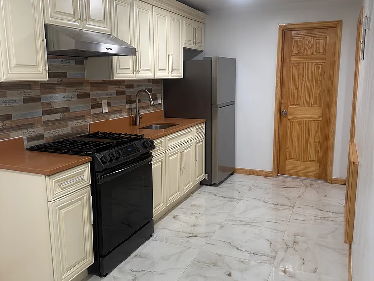 72 Van Buren St #1 — Photo 1