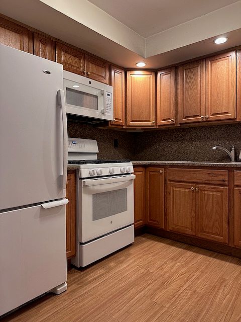 1st image of 240-4 68th Ave #1
