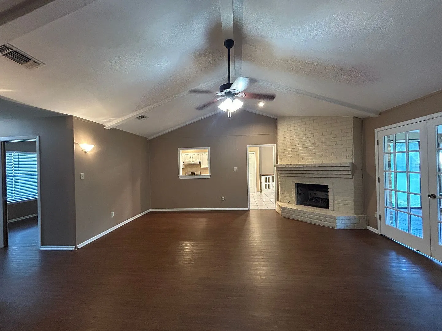Live on the Hill! Ceramic Tile & LVP - No Carpet! Washer & Dryer Included / Fireplace / Fenced in... — Photo 3