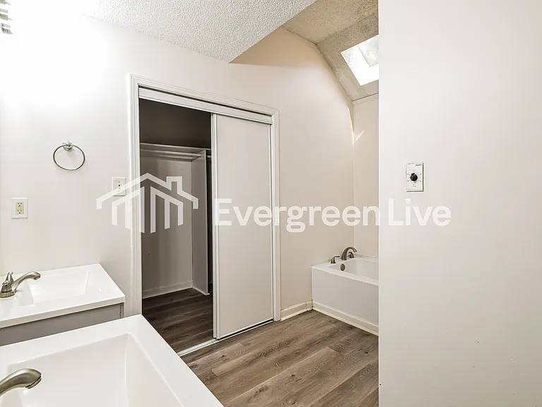 7392 Woodshire Rd — Photo 14