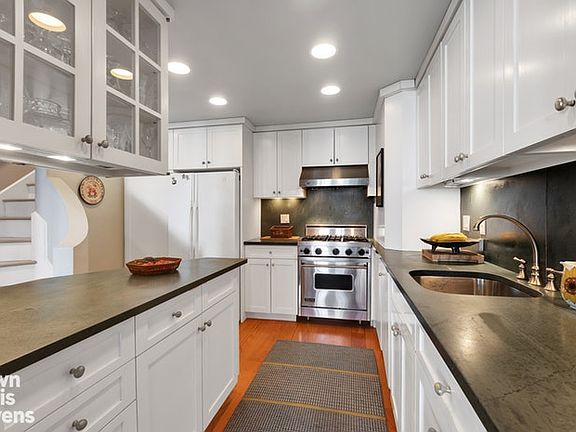 4th image of 14 Willow Pl