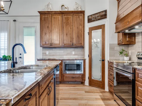 250 Alondrita St, Celeste, TX 75423