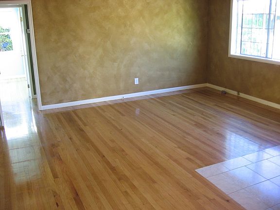 2nd image of 11136 Emelita St