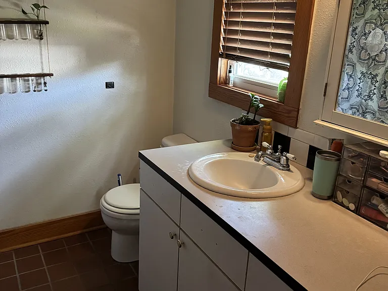 311 S Webster Ave — Photo 7