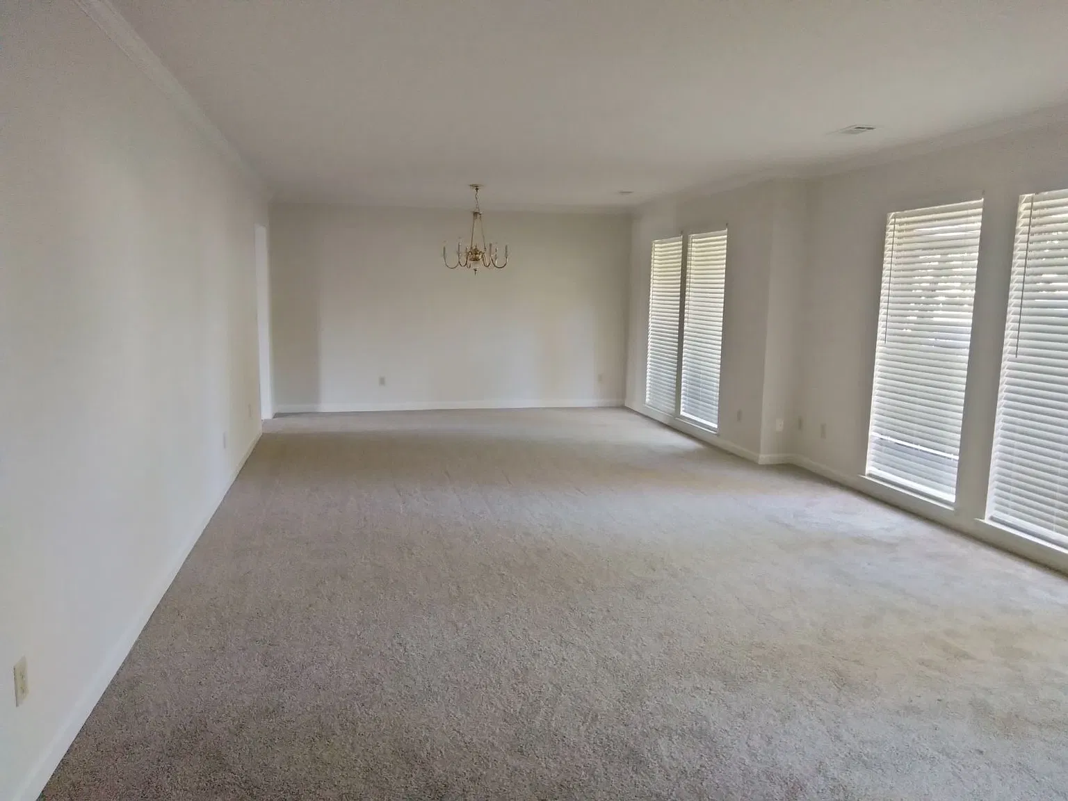 3 bed, 2305 sqft, $2,850 — Photo 4