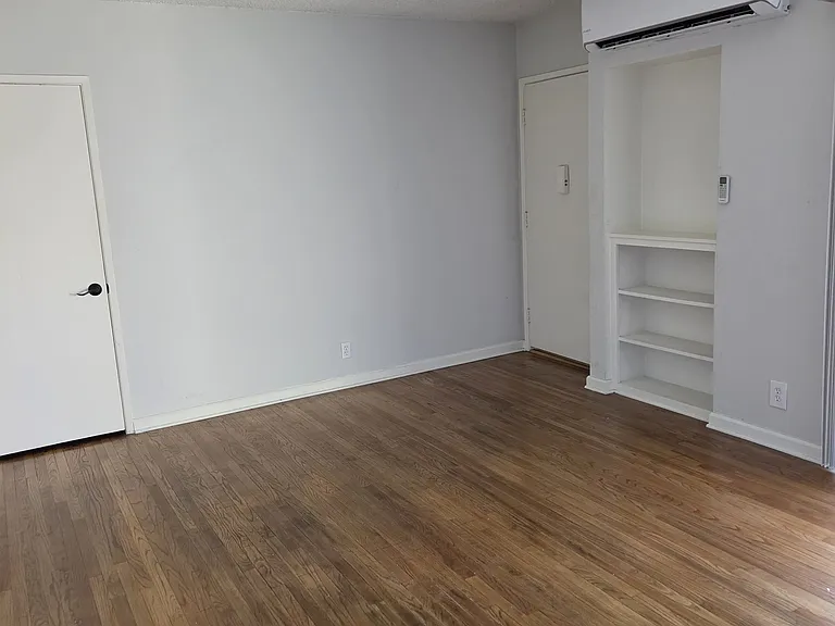 100 S Grand Oaks Ave #3A — Photo 11