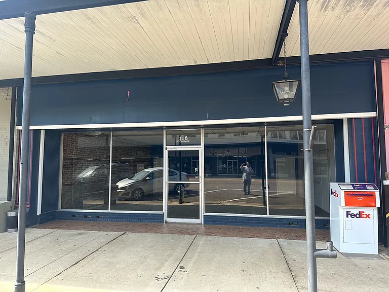 118 W Commerce St — Photo 2