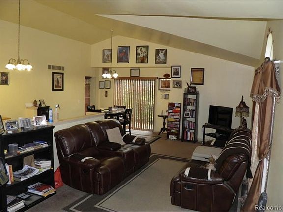 5th image of 42660 Samantha Ave #180