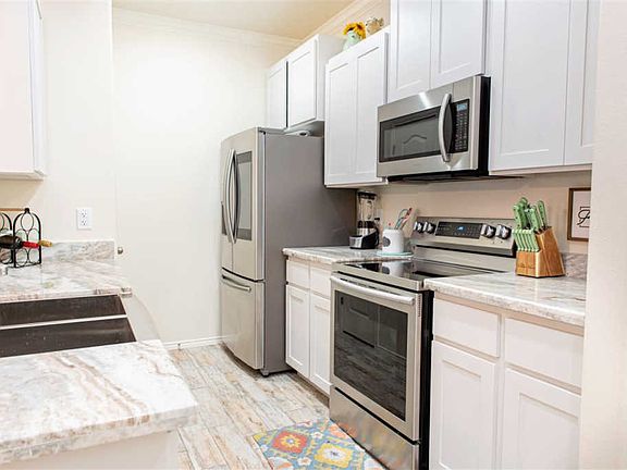 4th image of 126 Niagara Dr