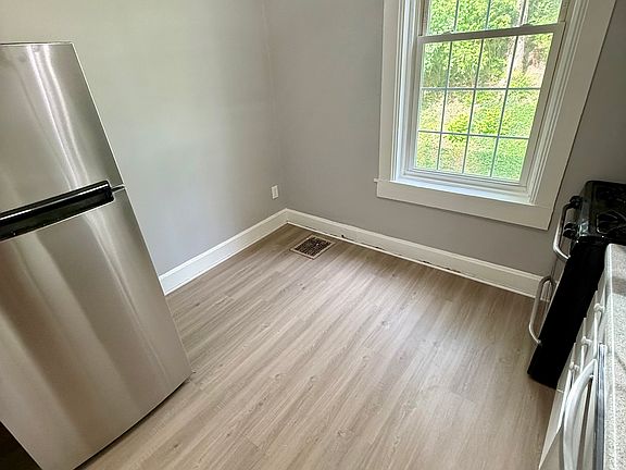 3rd image of 429 Collins Ave APT 3